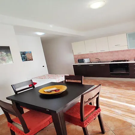 Pgs Immobiliare Srls Residenza Ugo Bilocale Con Terrazza Attrezzata E Posto Auto Privato Apartamento