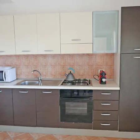 Apartamento Pgs Immobiliare Srls Residenza Ugo Bilocale Con Terrazza Attrezzata E Posto Auto Privato La Maddalena (Sassari)